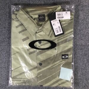 Oakley Tempo woven button down short sleeve shirt men’s size XL NWT